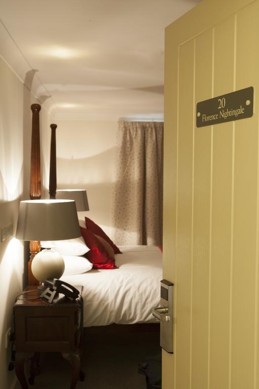 The Bishops Table Hotel فارنهام المظهر الخارجي الصورة