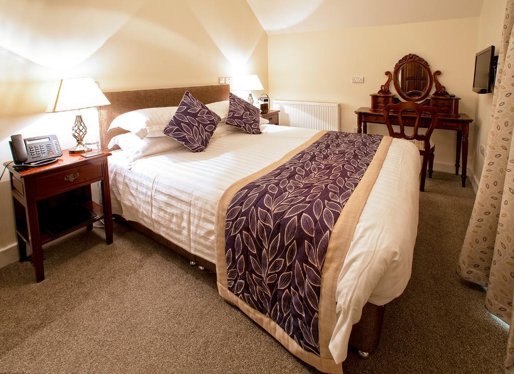 The Bishops Table Hotel فارنهام المظهر الخارجي الصورة