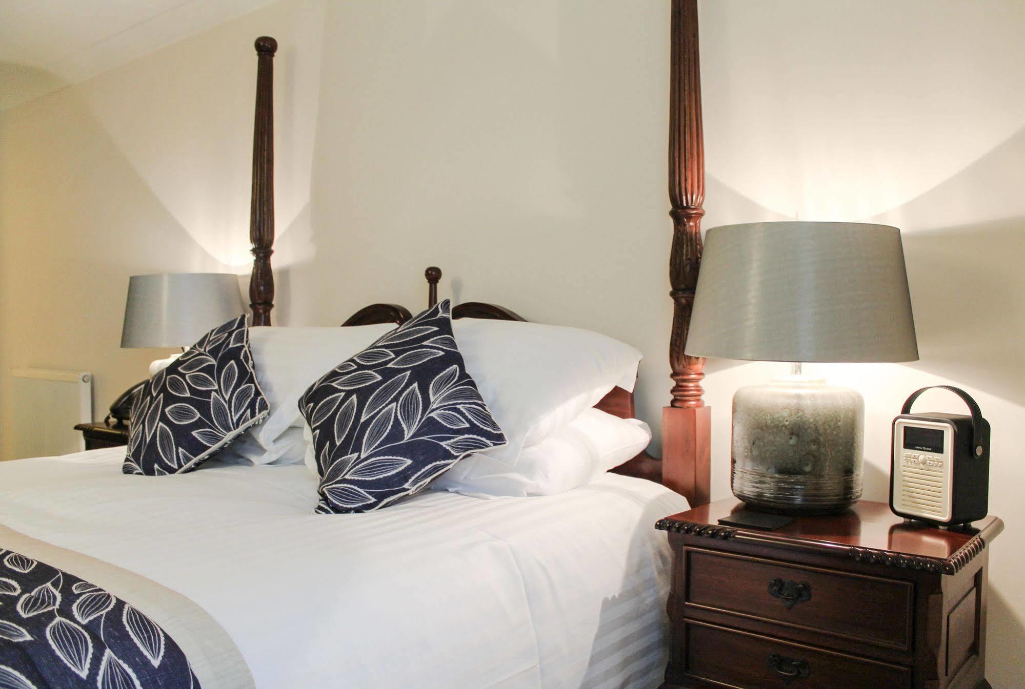 The Bishops Table Hotel فارنهام المظهر الخارجي الصورة