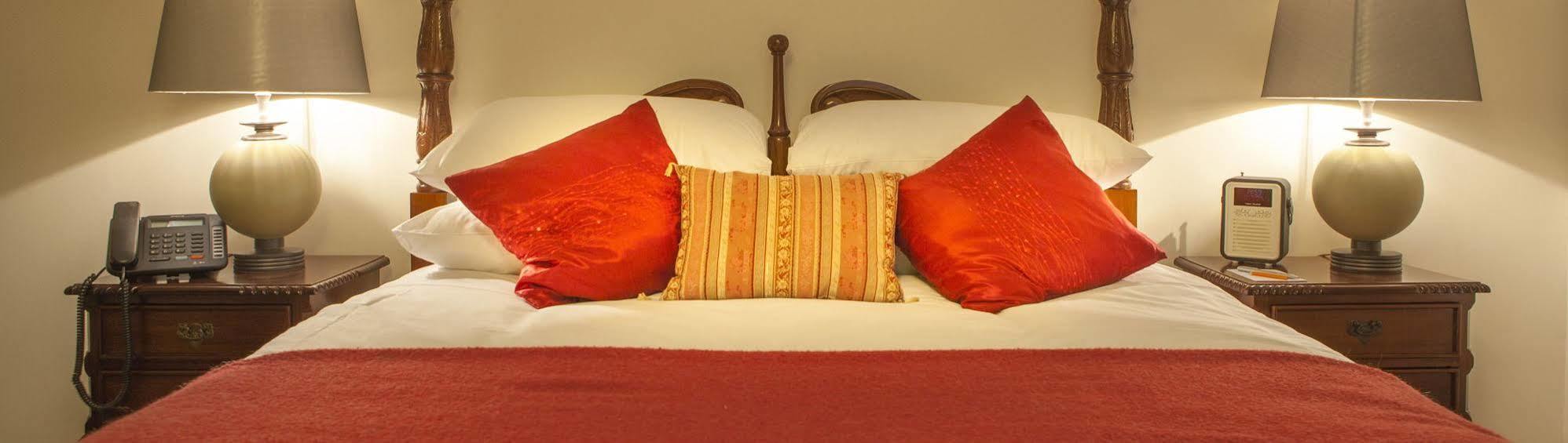 The Bishops Table Hotel فارنهام المظهر الخارجي الصورة